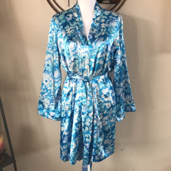 Linea Donatella Other - Linea Donetella Nightgown Chemise & Robe set